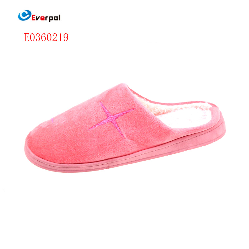 Slippers floues vs pantoufles régulières: faire le choix de confort