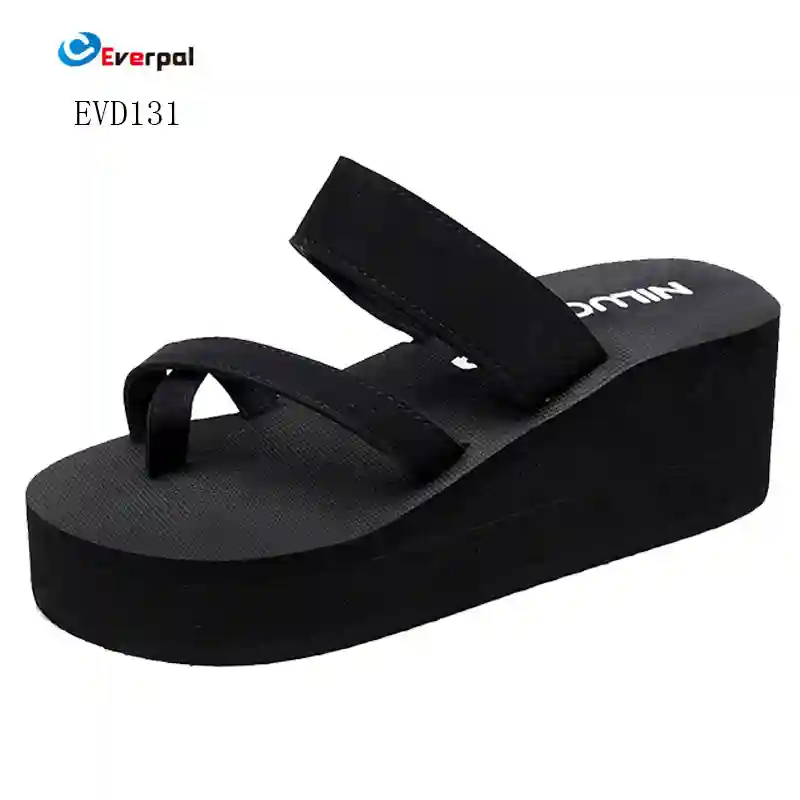 Les tongs et pantoufles pour femmes sont-elles en train de devenir une nouvelle tendance en matière de chaussures décontractées ?