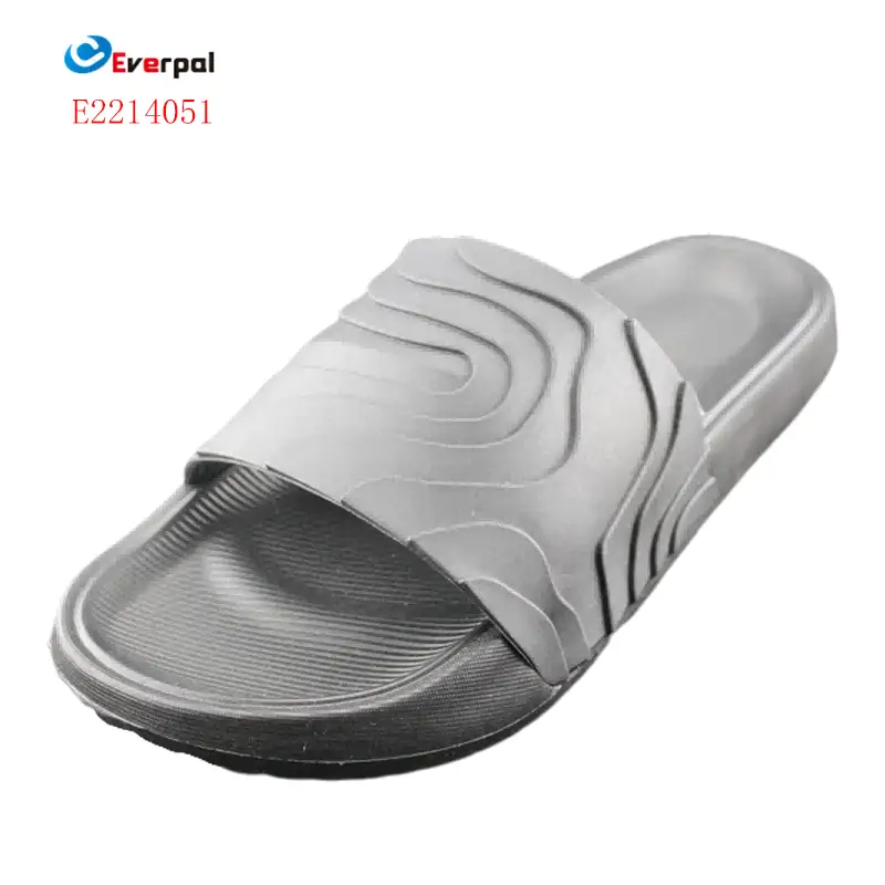 Pourquoi les chaussures imperméables pour hommes pour les activités de plein air deviennent-elles le choix idéal pour les aventures en plein air modernes
