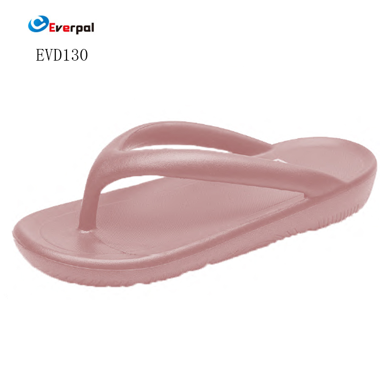 Pourquoi les tongs et chaussons pour femmes sont-elles populaires dans les piscines et les spas ?